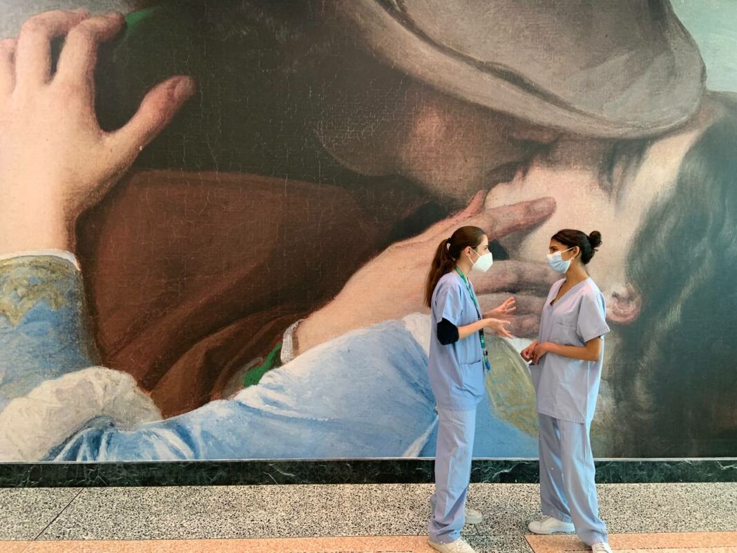 The Kiss, Francesco Hayez, Humanitas Rozzano Entrance, 2022.