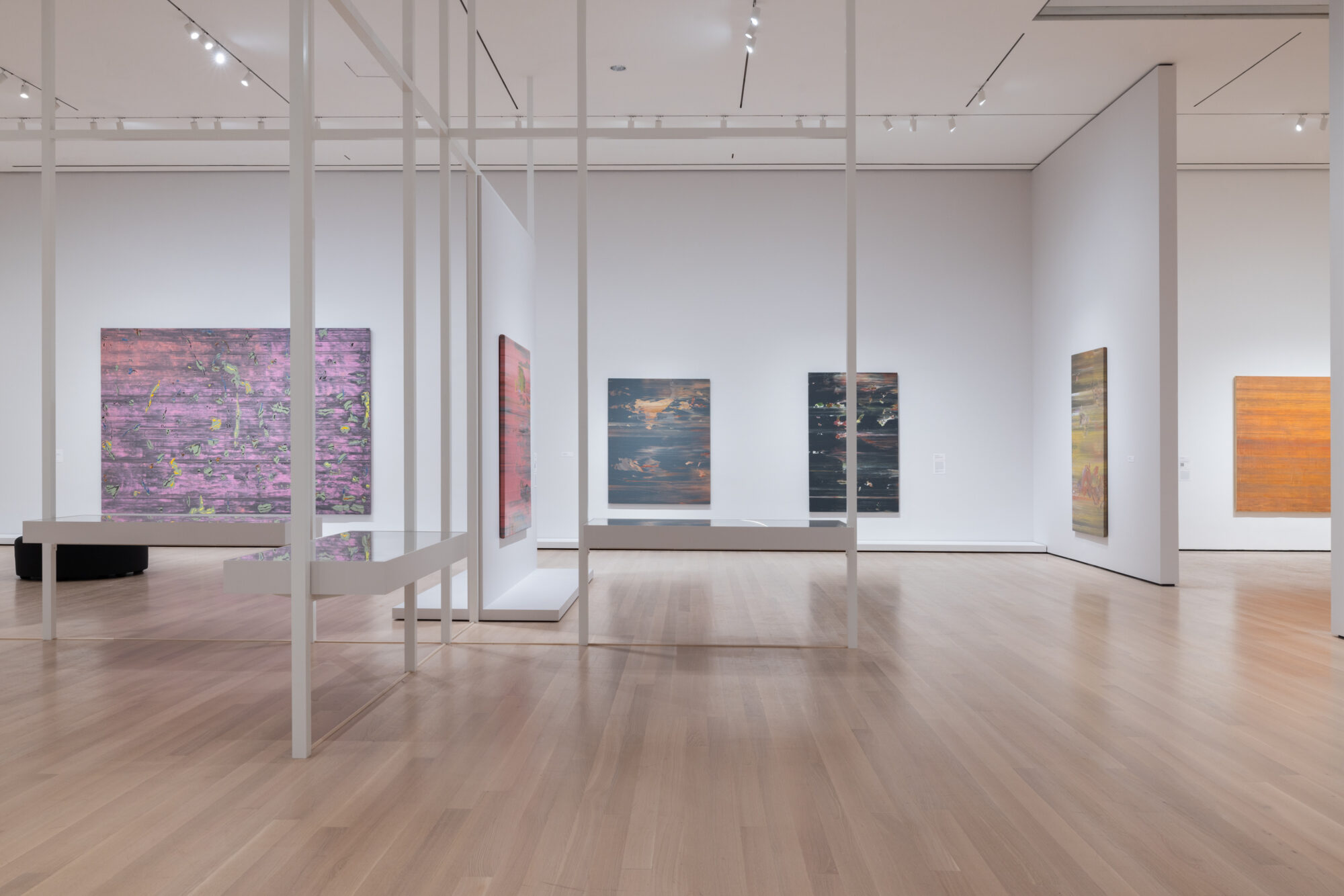 Veduta dell'installazione di Jack Whitten: The Messenger, in mostra al Museum of Modern Art di New York dal 23 marzo al 2 agosto 2025. Foto: Jonathan Dorado.