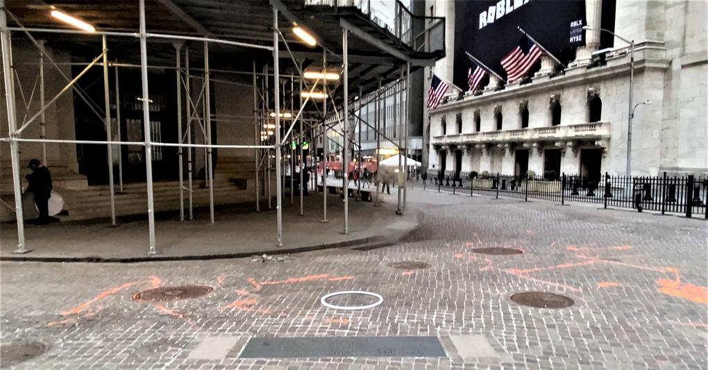 Salvatore Garau, “Afrodite Piange”(Afrodite Cries),  Wall Street, Nwe York, 2021