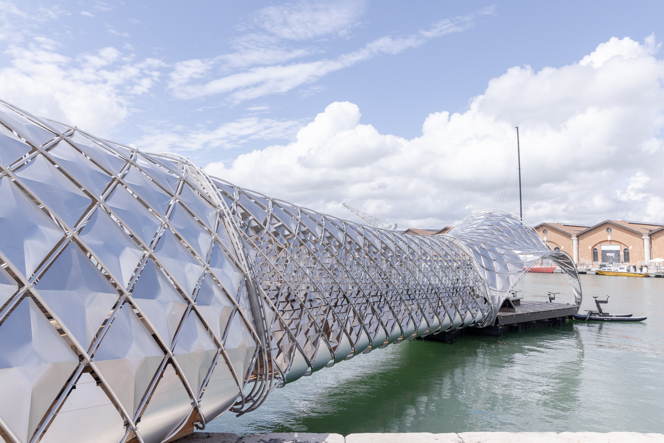 Gateway to Venices waterways, foto di Marco Zorzanello, courtesy of La Biennale di Venezia  