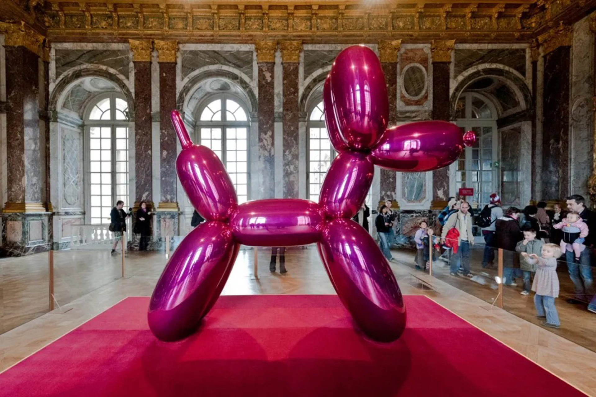 Jeff Koons, photo from the exhibition ‘Jeff Koons: Versailles’, Versailles Château de Versailles, France, 2008-2009