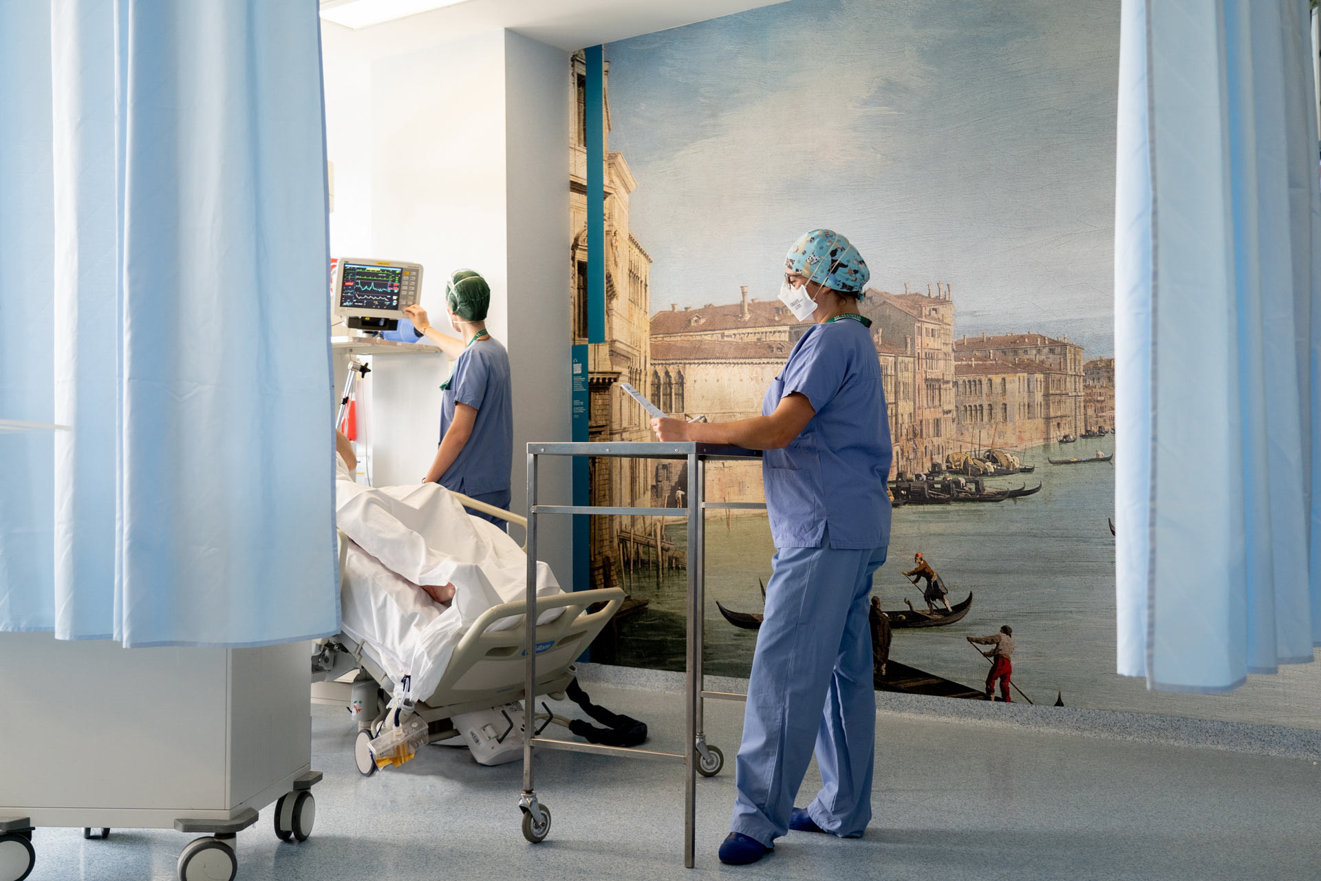 Roberto Giussani, Luca Meneghel, Gianfranco Rota, Humanitas Gavazzeni ward with Canaletto's blow-up, project works in words, 2018, Bergamo