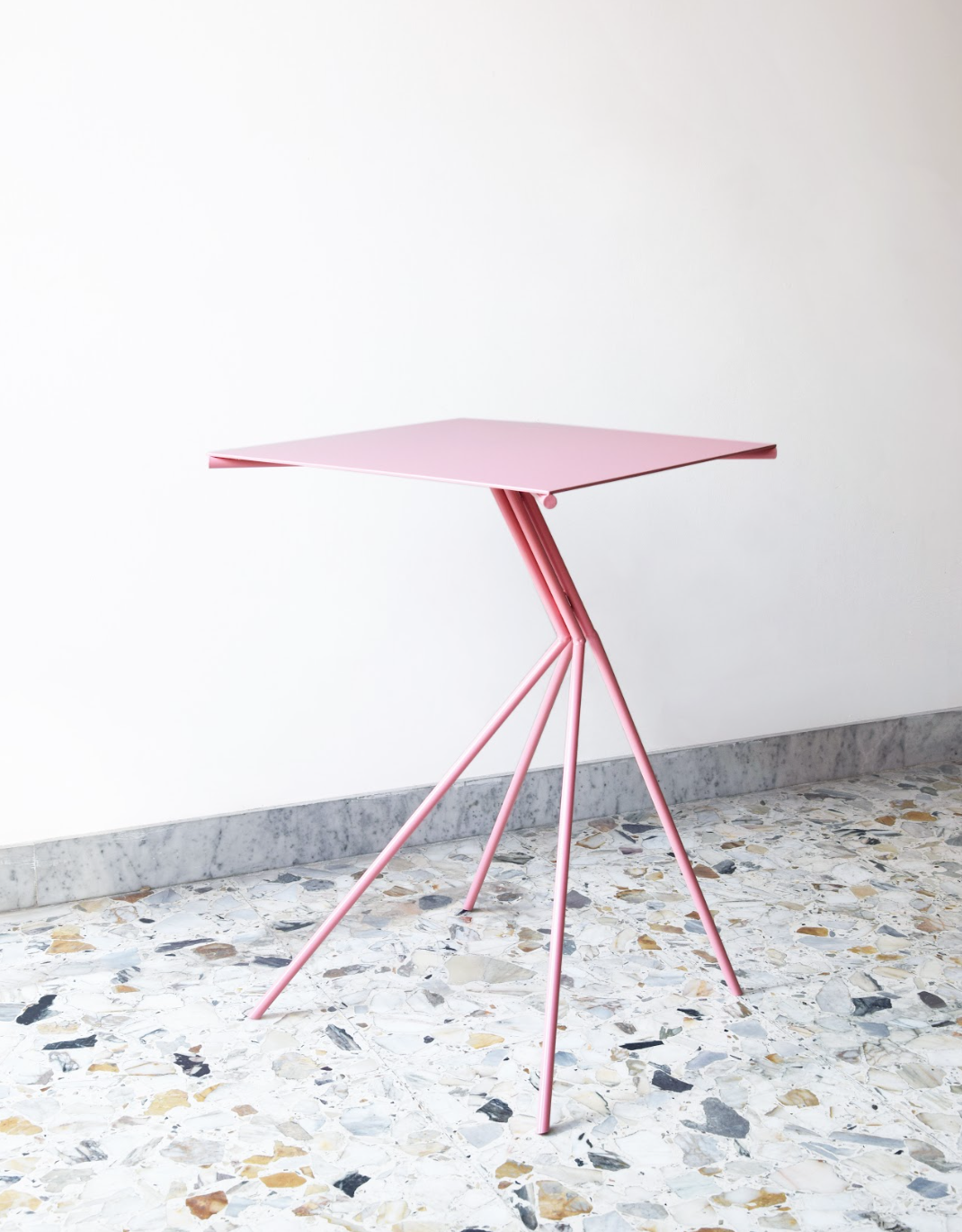 Tavolo che cammina - Pink cover