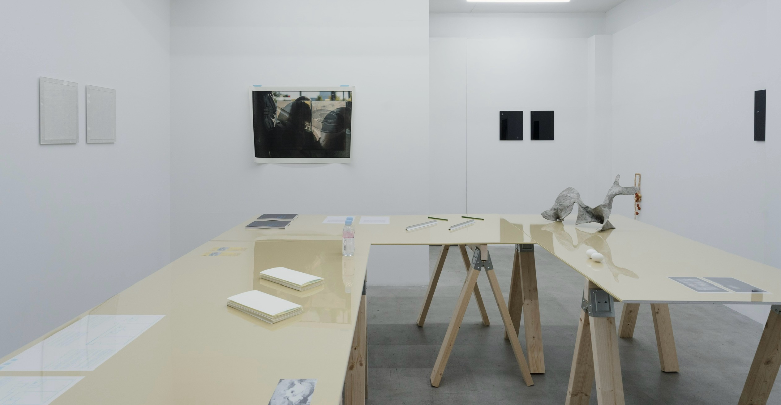 Manos.Manos.Manos. A collective with global connections and new forms of communication cover